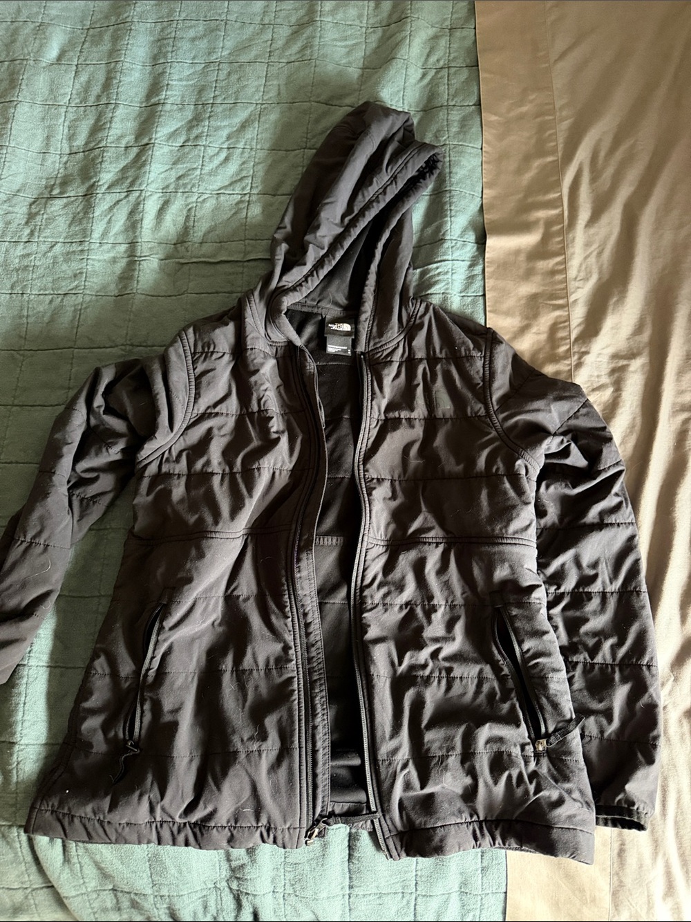 The North Face Women's Hooded Puffer Jacket - Black